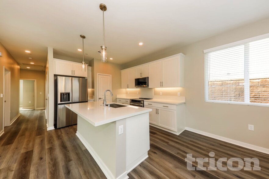 Building Photo - 1721 Lorraine Dr