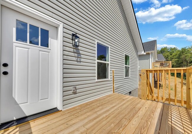Building Photo - ENJOY LIVING IN A BRAND NEW HOME!!!!