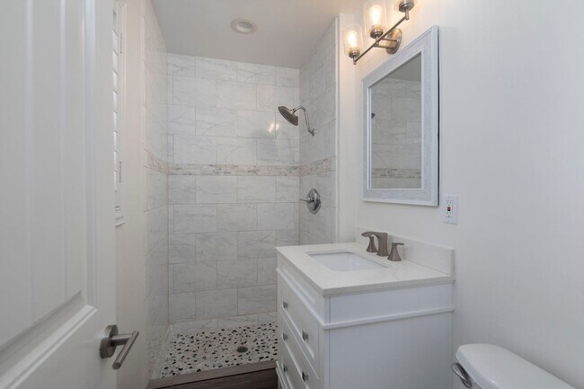 Building Photo - GORGEOUS Remodeled and Upgraded Beautiful ...