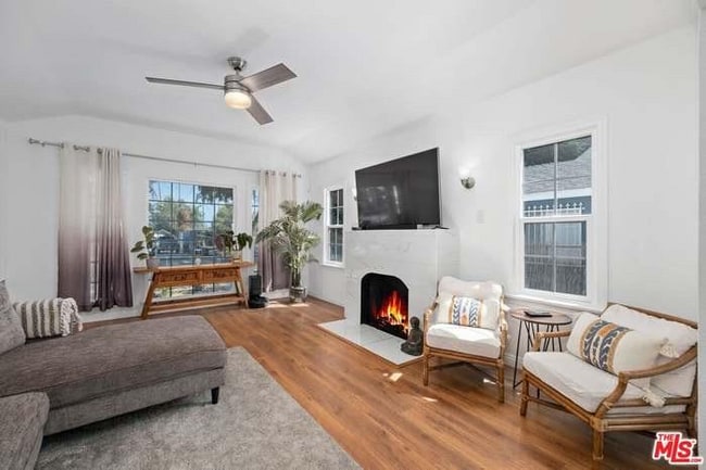 Building Photo - 612 W 105th St