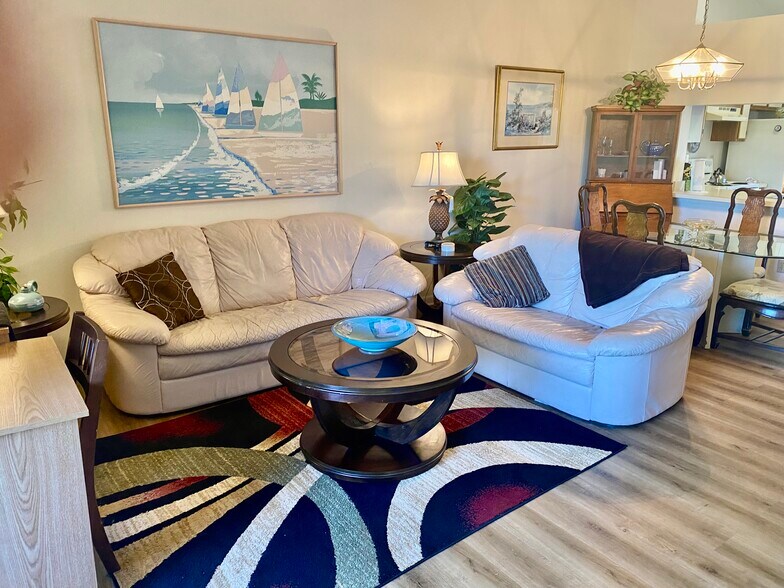 living room - 1515 NE Beacon Dr