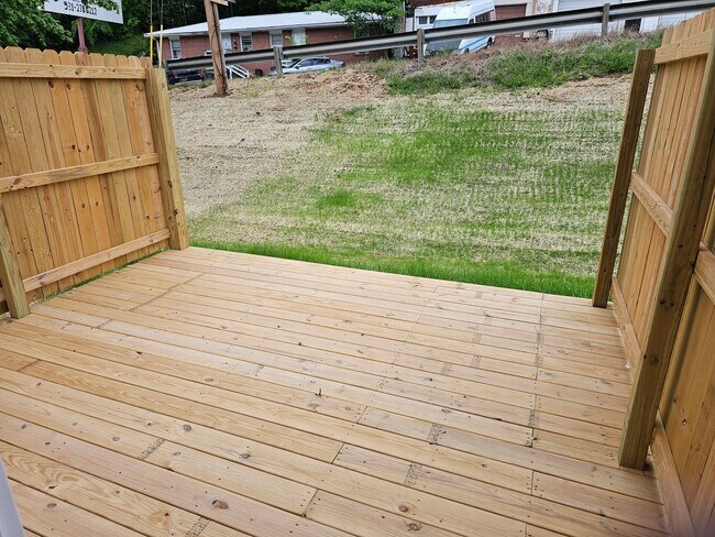 Building Photo - 1/2 Off FIRST MONTH'S RENT! MAY SPECIAL ON...