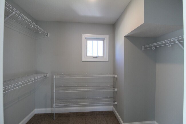 Building Photo - Beautiful 3-Bedroom, 3-Bathroom Townhome N...