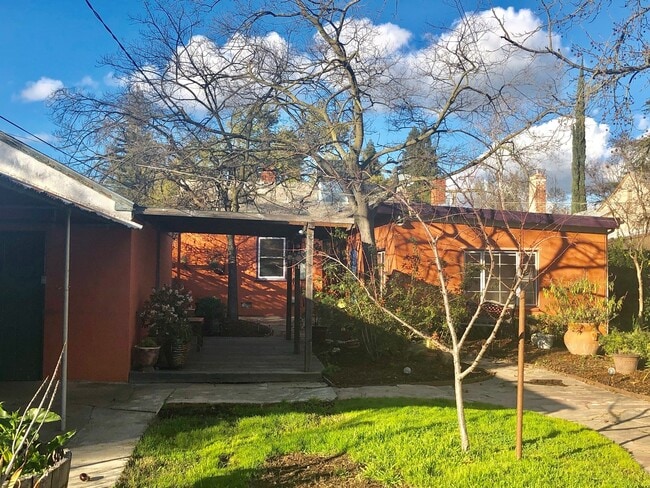 Building Photo - Tahoe Park Cutie! - JUST REDUCED