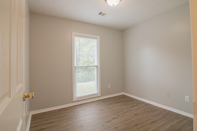 Building Photo - 5451 Minnie Lee Dr