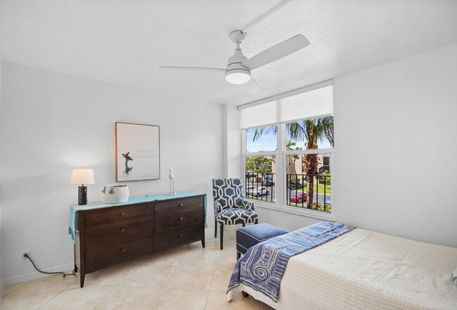 Building Photo - 13 Royal Palm Way