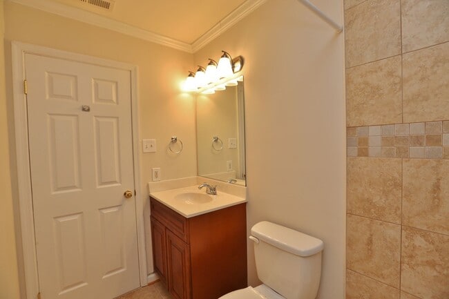 Building Photo - Ranch Home - Backs to Community Pool & Playgrounds - Pet-Friendly - Available 06-23-26!