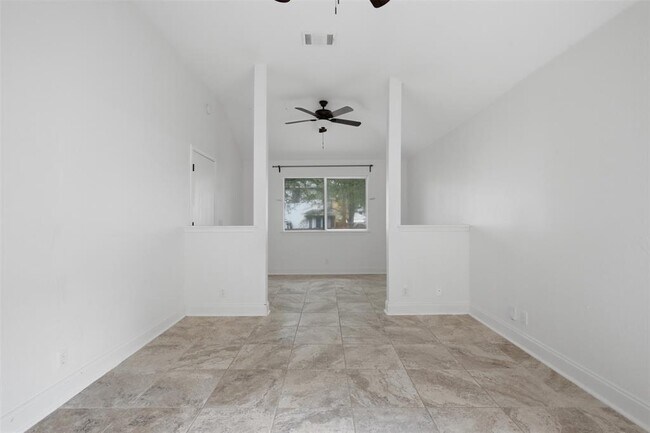 Building Photo - 108 Songbird Ct