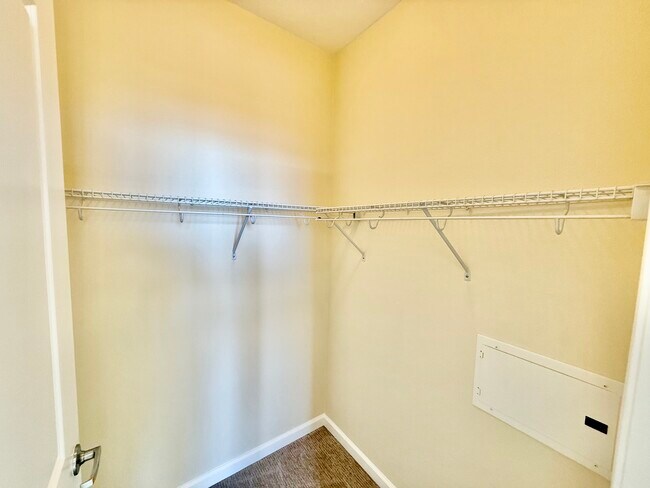 Building Photo - 301 Crescent Ct