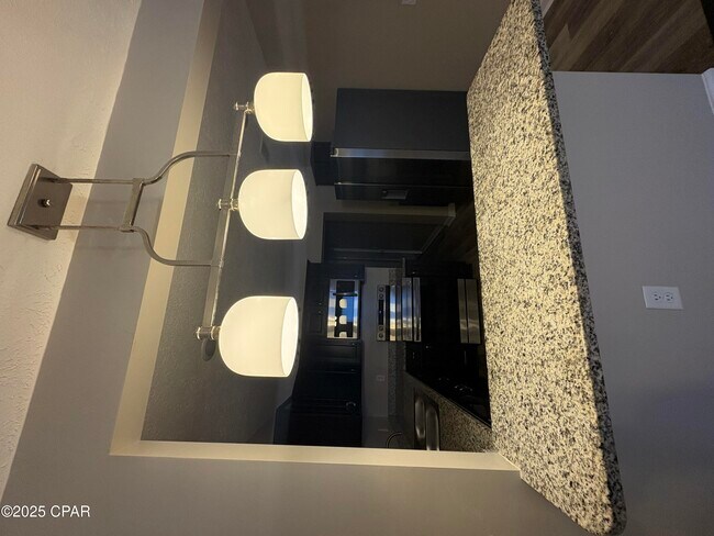 Building Photo - 816 E 25th St