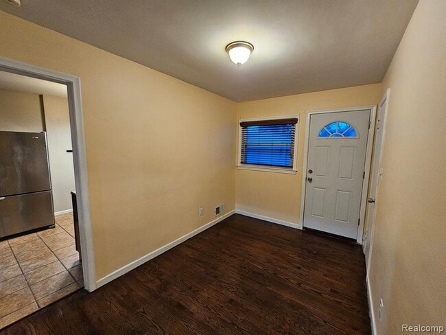 Building Photo - 1501 Silvery Ln