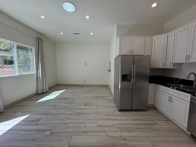 Building Photo - 23110 Mulholland Dr