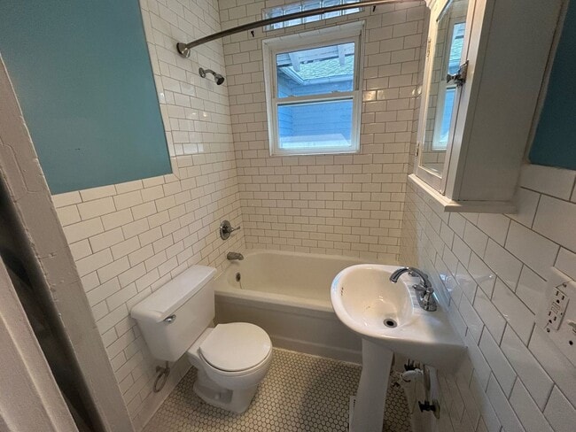 Building Photo - 2427 Sulton St