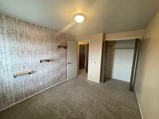 Building Photo - 785 S 200 E
