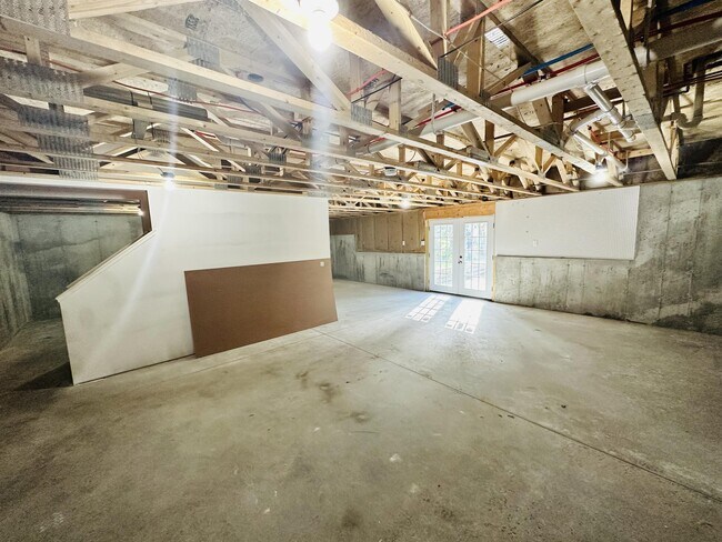 Building Photo - 180 Hollis Rd