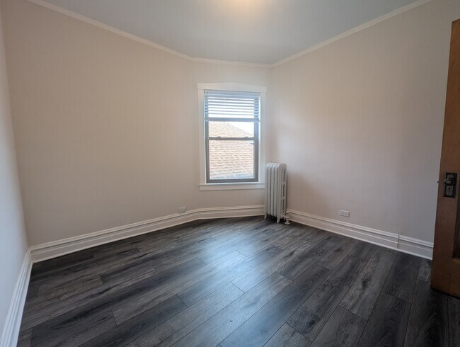 Building Photo - 5820 W Berteau Ave