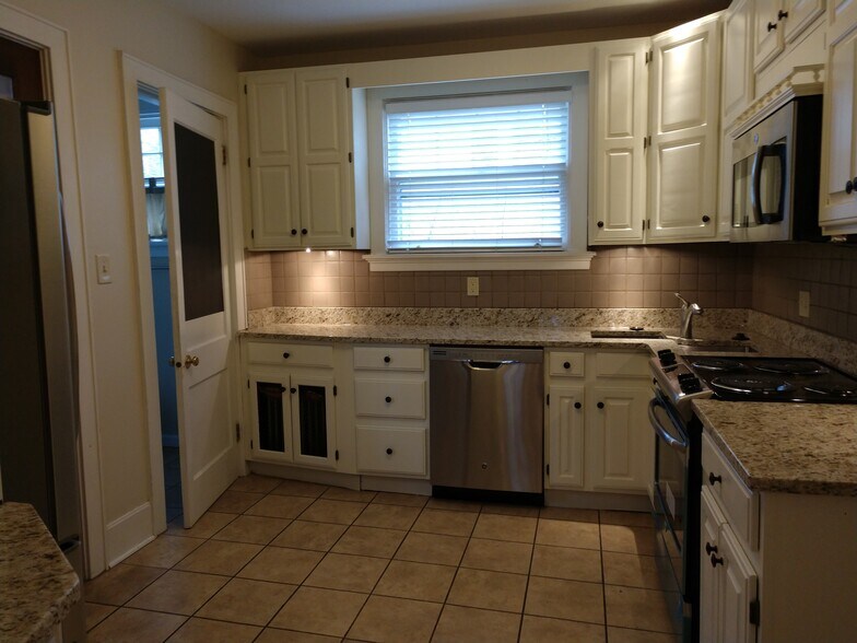 Building Photo - 3542 Linwood Ave
