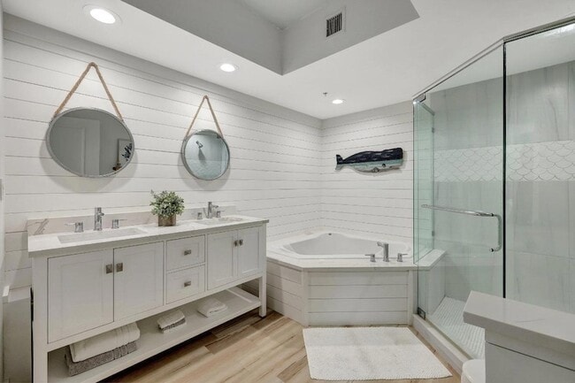 Building Photo - 875 NW Flagler Ave