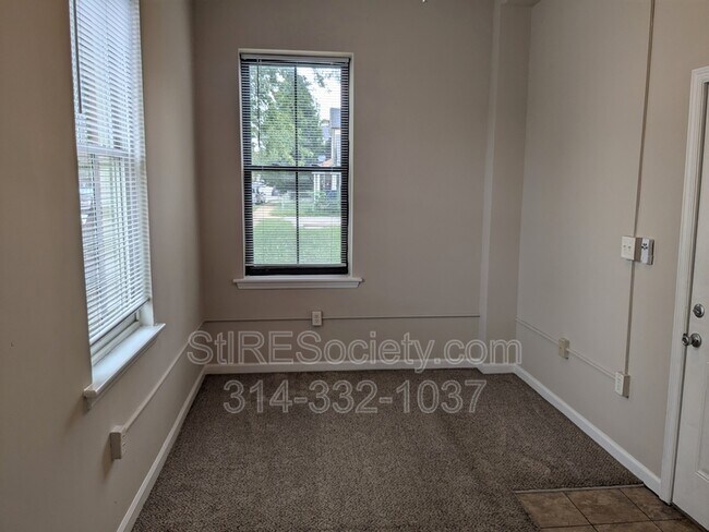 Building Photo - 229 Steins St