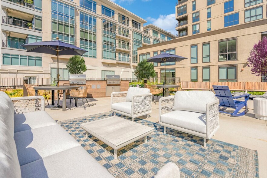 Building Photo - 421 N Pennsylvania St