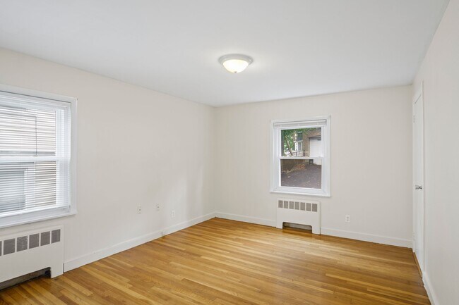 Building Photo - 25 Bailey St