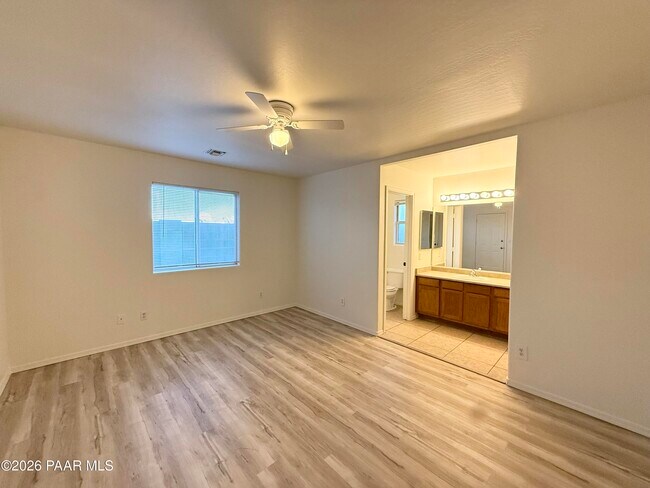 Building Photo - 7160 E Thrush Ln