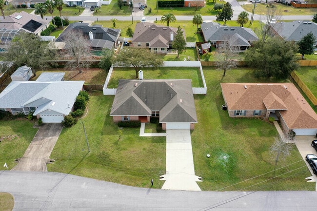 Building Photo - 6 Lemay Pl