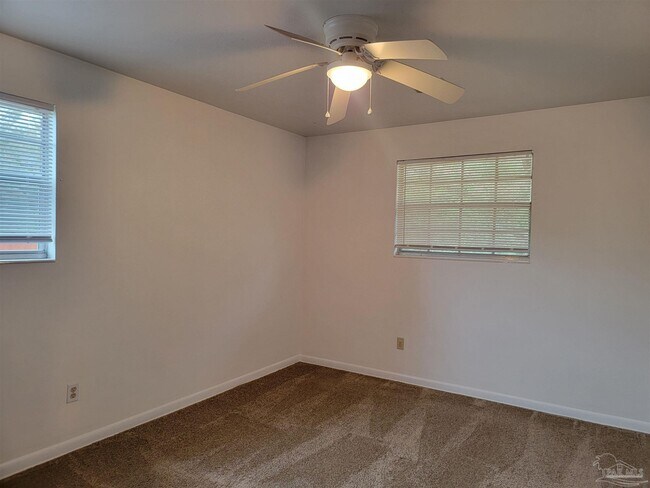 Building Photo - 917 N 70th Ave