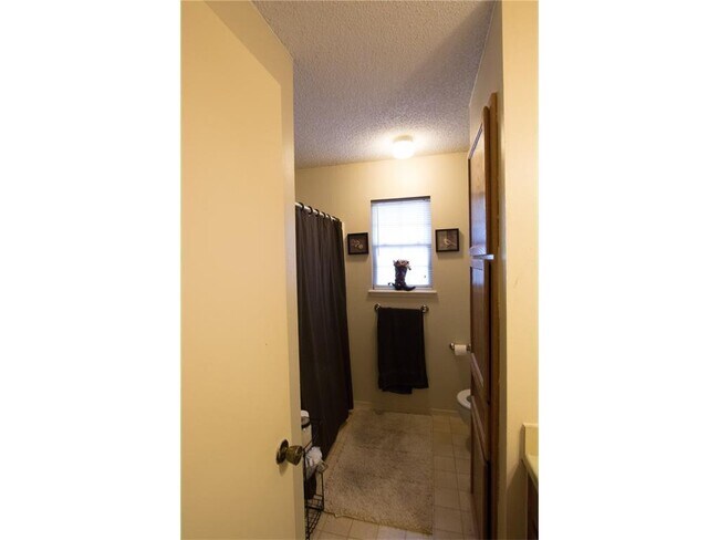 Building Photo - 1433 Yeomans Rd