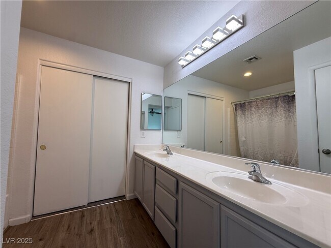 Building Photo - 6768 Wormwood Ln