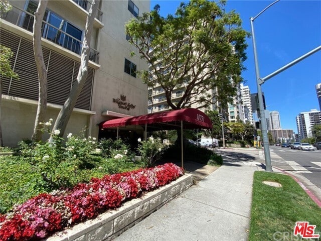 Building Photo - 10751 Wilshire Blvd
