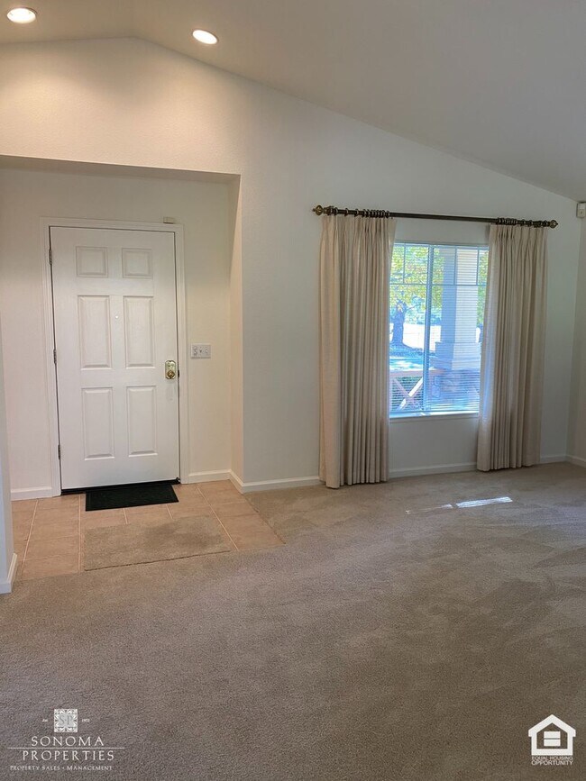 Building Photo - 4 Bedroom Eastside Gem!