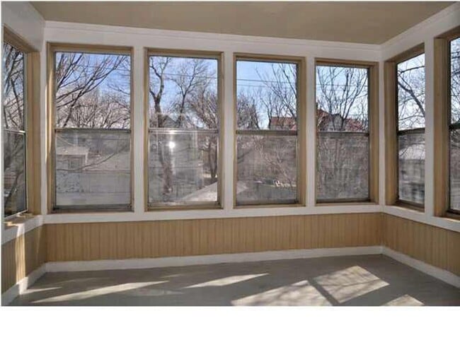 Building Photo - Charming 4-Bedroom, 2-Bathroom Home with T...