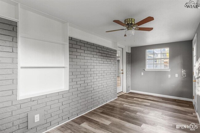 Building Photo - 4303 Prince Edward Dr