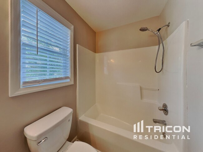 Building Photo - 547 Hay River St