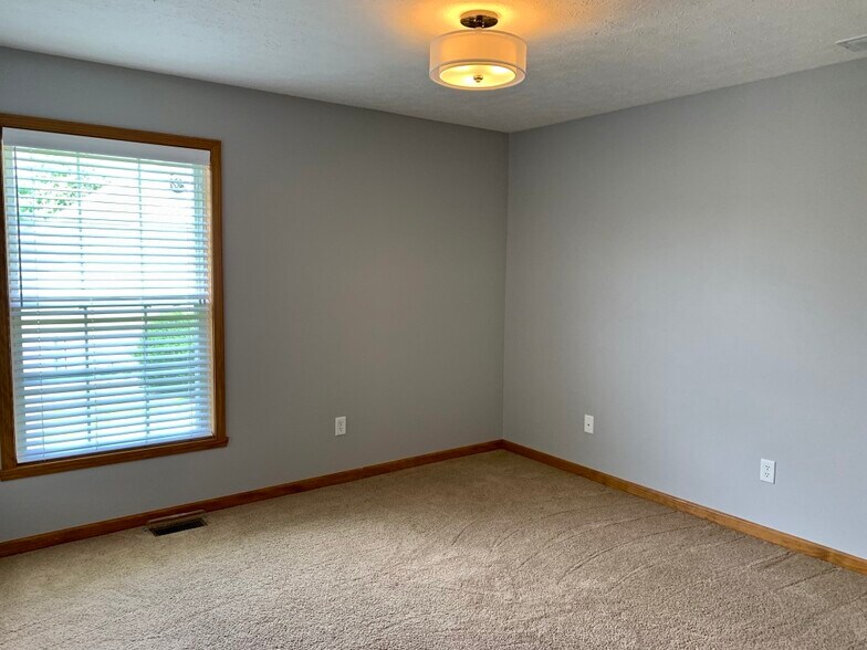 Building Photo - 1209 W. Aspen Ct.