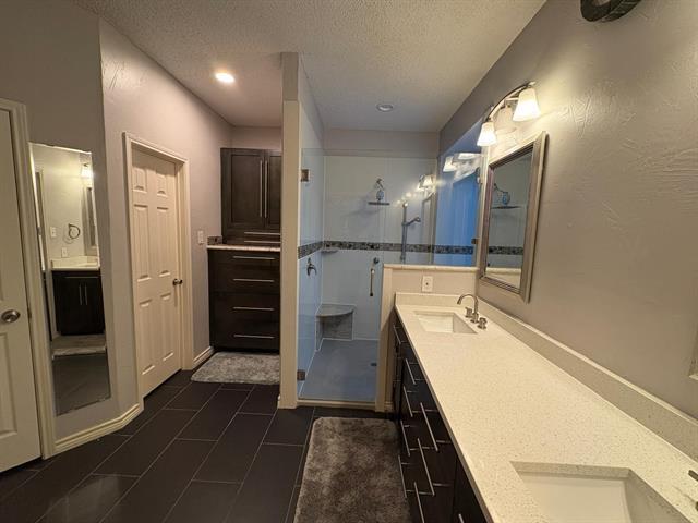 Building Photo - 2113 Cannes Dr