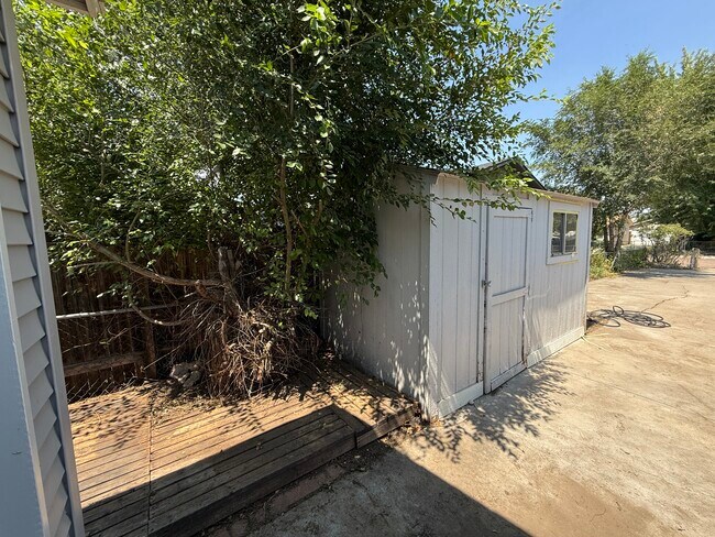 Building Photo - 1137 Pando Ave
