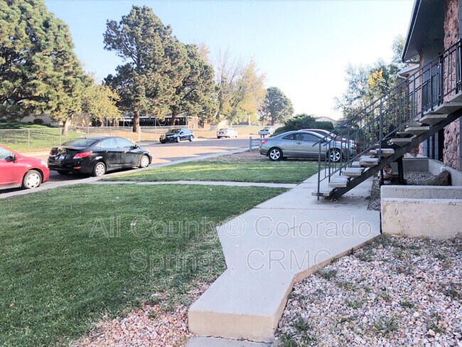 Building Photo - 1129 Cree Dr