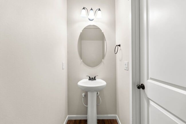 Building Photo - Luxury Townhome in Ridgefield