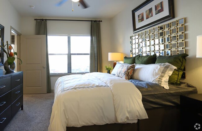 Building Photo - Stylish Space, Prime Location