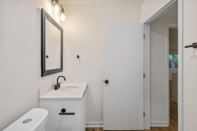 Interior Photo - 1121 W End Blvd