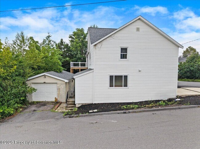 Building Photo - 523 Meyer St