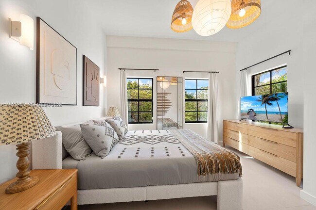 Building Photo - 151 NE 43rd St