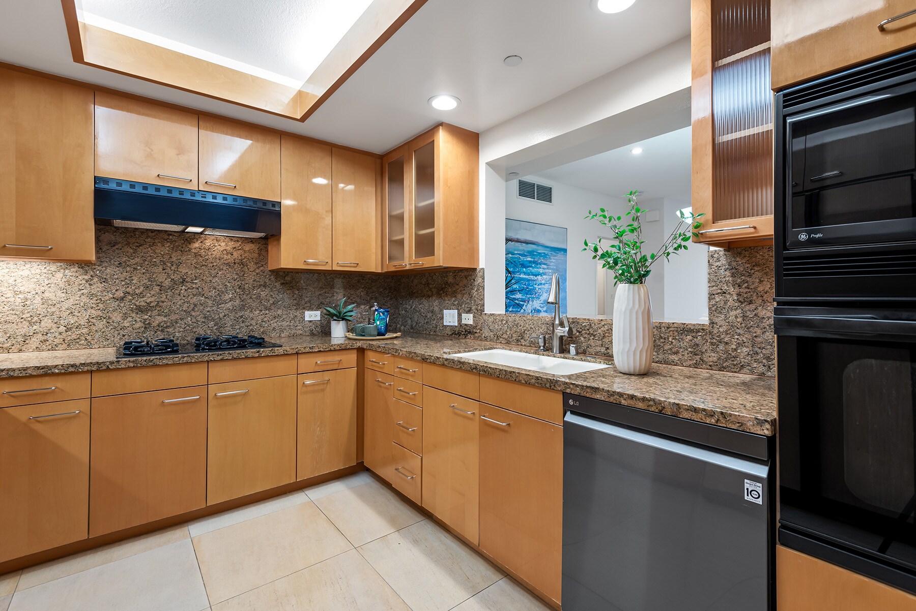 Building Photo - 13600 MARINA POINTE Dr