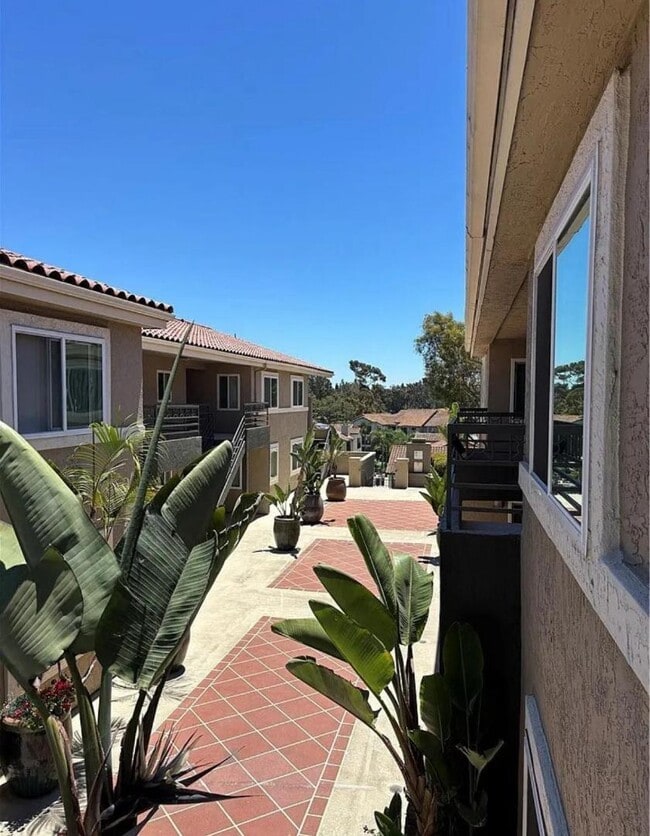 Building Photo - 7405 Charmant Dr