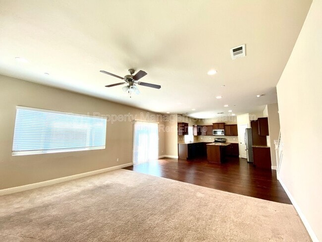 Building Photo - 6162 E Farrin Ave