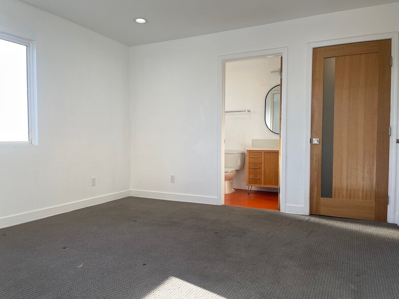 Building Photo - 479 Nassau Ave