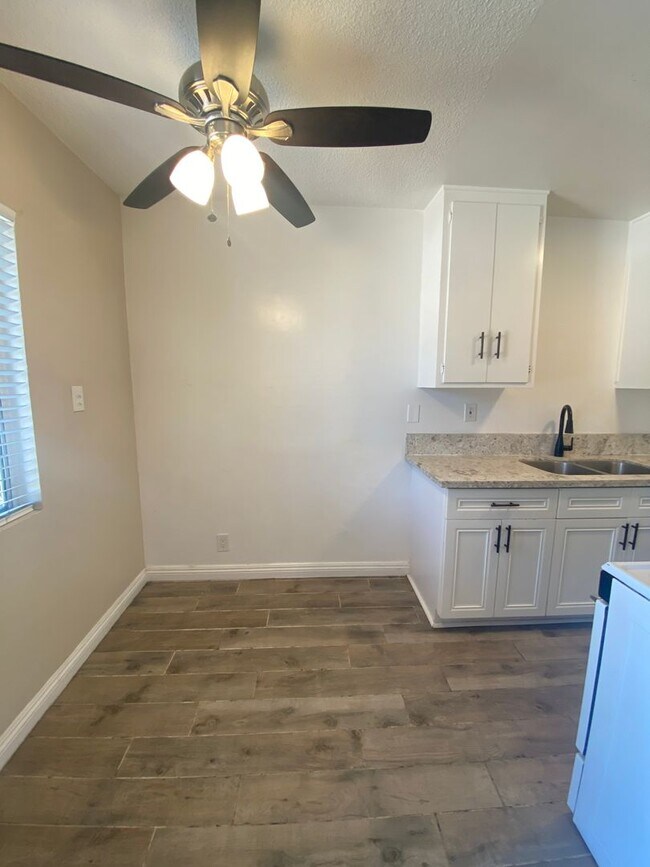 Interior Photo - 1357