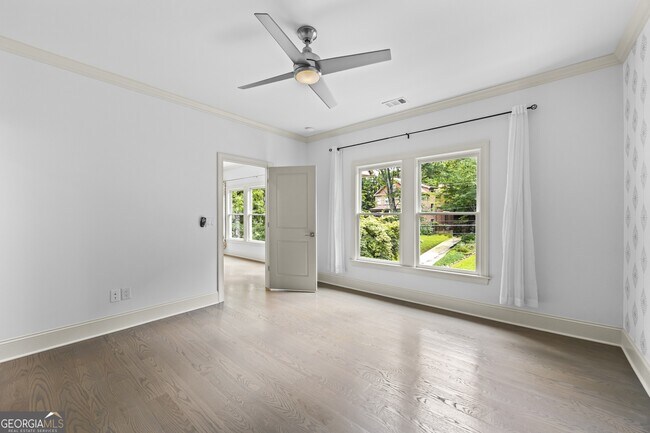 Building Photo - 1742 Helen Dr NE